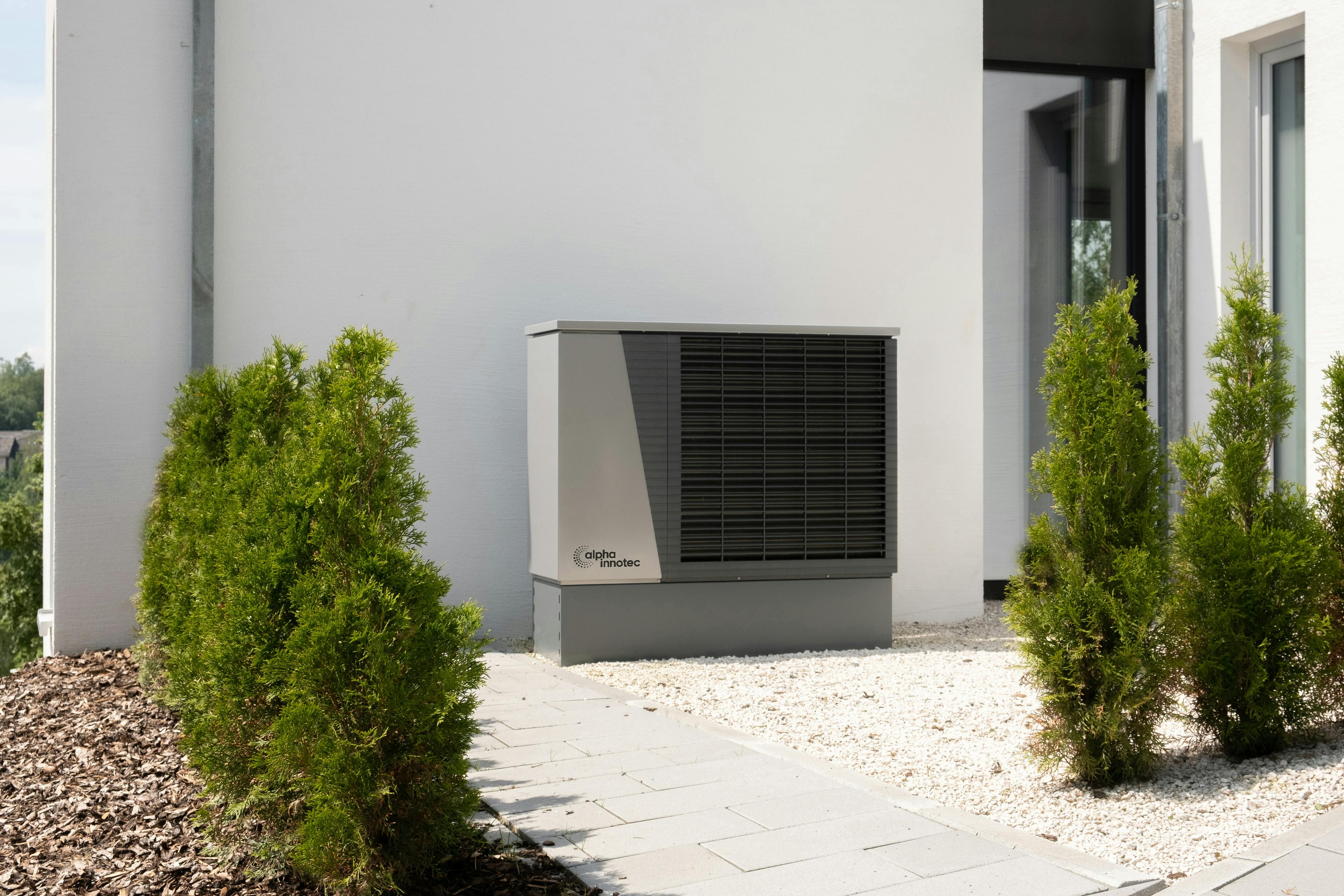 Hybrid heat pump system